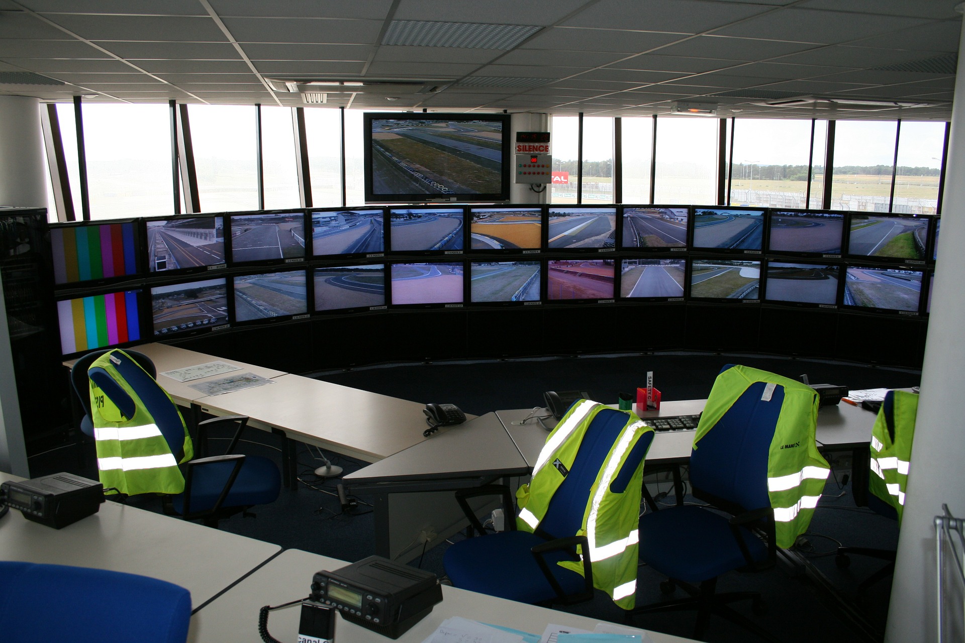 control-room-69118_1920